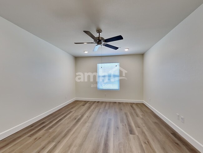 Building Photo - 127 Charmante Tulip Ln