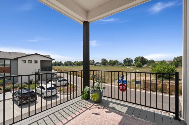 Building Photo - Newer 2bd condo in neighborhood with pool ...