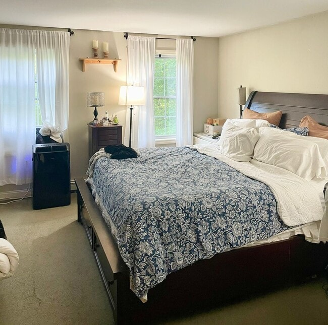 Building Photo - Sublet available now to May. Stunning 5 be...