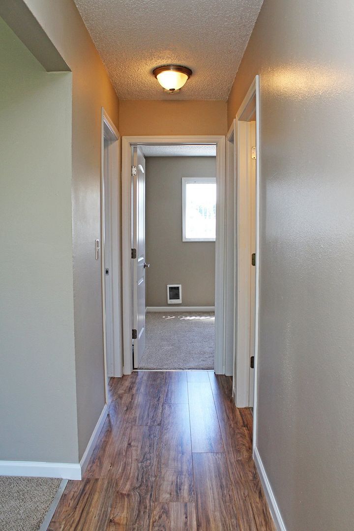 Building Photo - 4609-4609 NE Killingsworth St