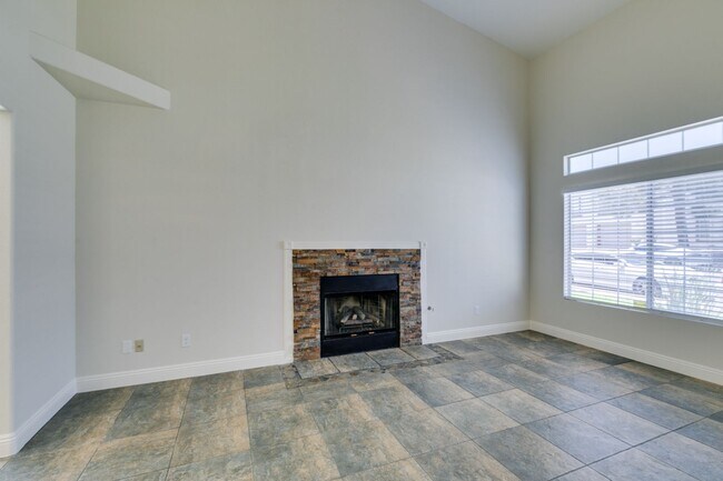 Building Photo - Modern 2 Bed, 2.5 Bath Henderson Townhome