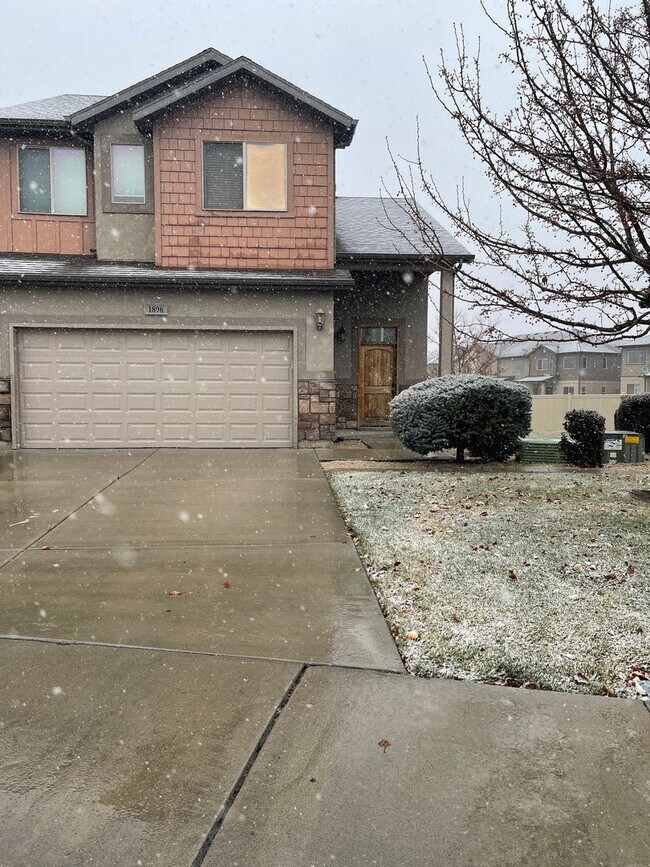 Building Photo - Gorgeous home in Orem