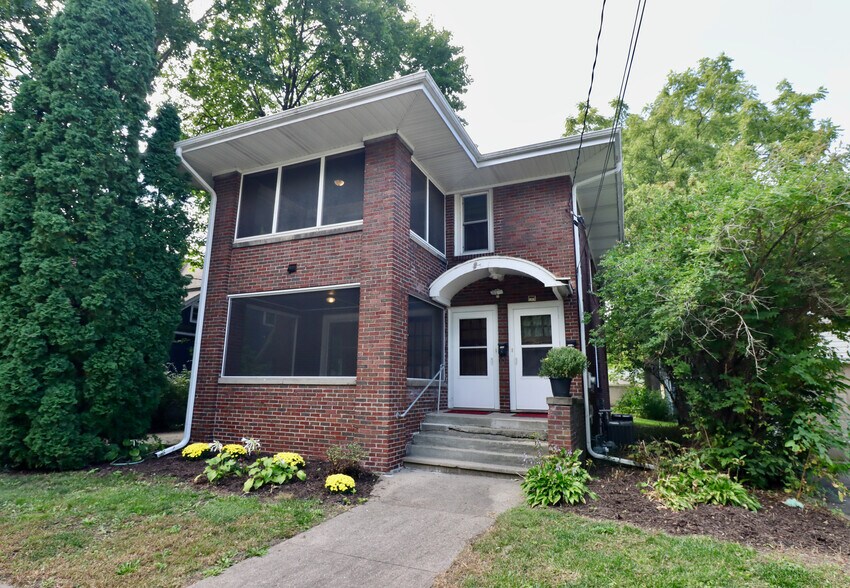 Building Photo - 744 Central Ave