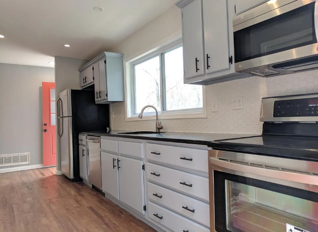 Building Photo - 2017 Kenwood Pl SE