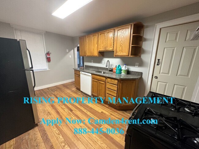 Building Photo - End unit 2 bedroom 1 bathroom home located in the historic Fairview section of Camden with Parkin...