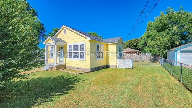 Building Photo - Cozy little 1 BR / 1 BA with big yard in Rossville, GA!! This one won't last long, come look at t...