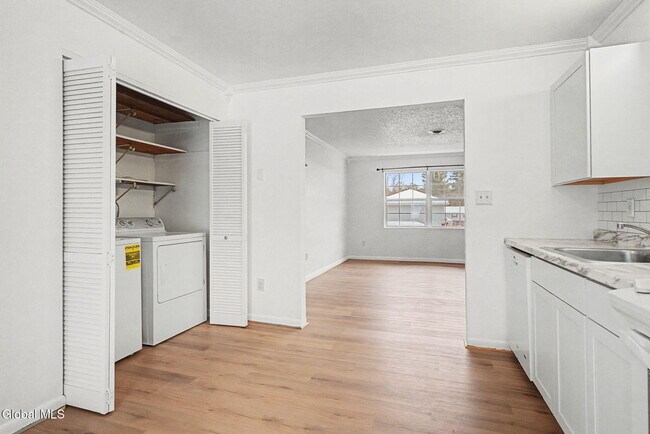 Building Photo - 25A Pine Ln