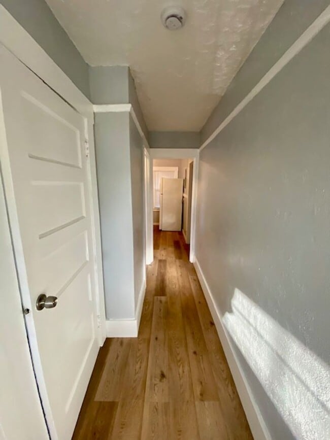 Building Photo - F00444