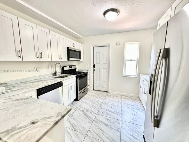 Building Photo - 1914 Dewey St