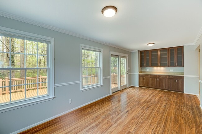 Building Photo - 3303 Spring Lake Ct