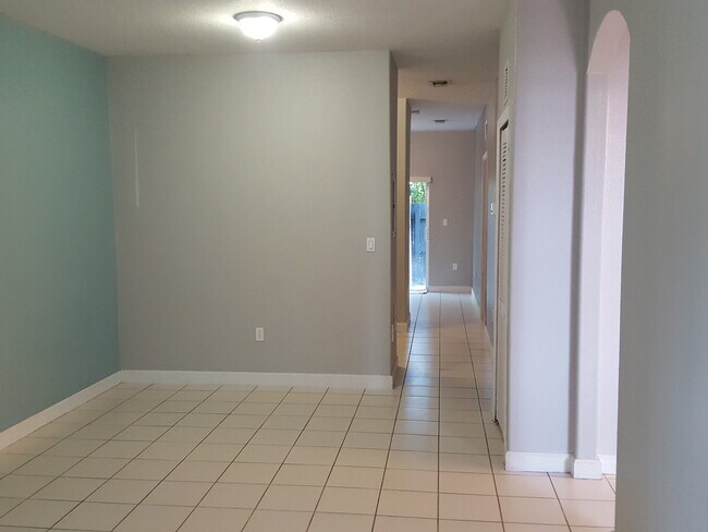 Building Photo - 1663 SE 27th Dr