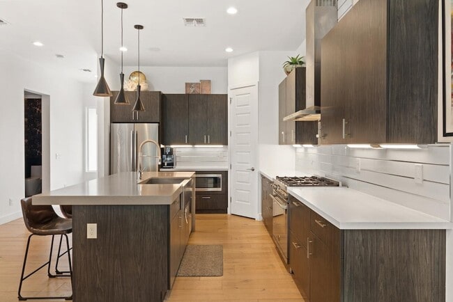 Building Photo - 4533 E Devonshire Ave