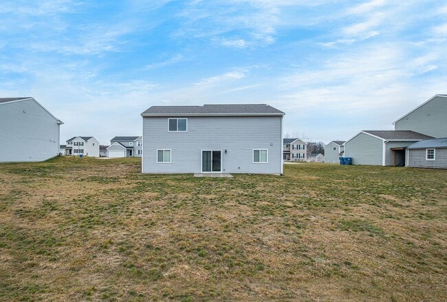 Building Photo - Comfortable and inviting space for you and...