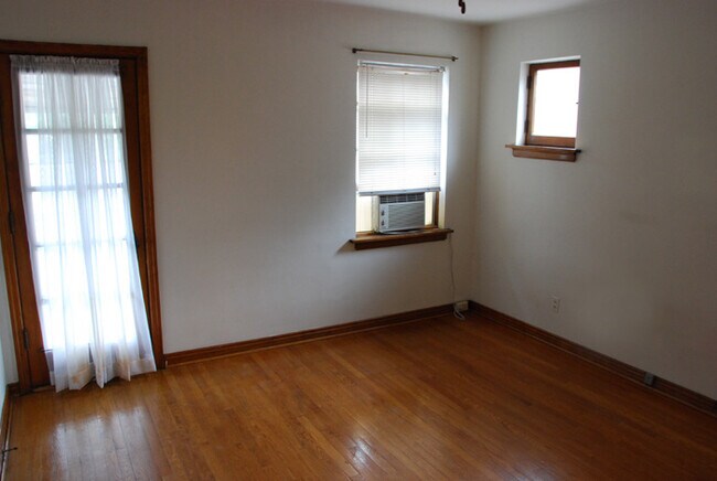 Bedroom - 5120 Jamieson Ave