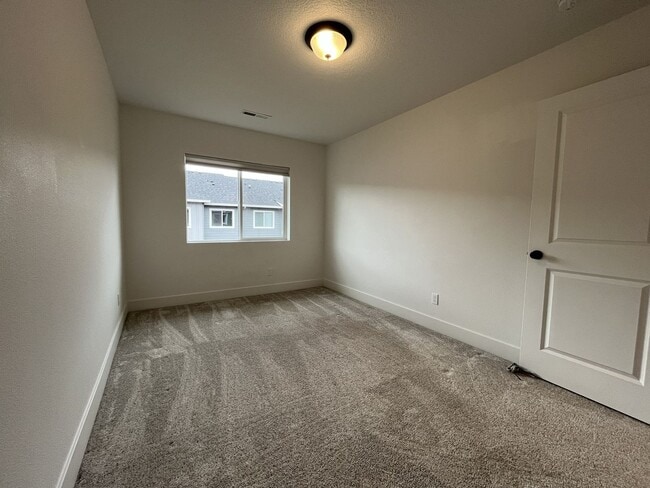 Building Photo - Modern 2022-Built 3-Bedroom Home with Open Layout, Entertainer’s Kitchen. Near Parks & Playgrounds