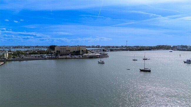 Building Photo - 4775 Cove Cir