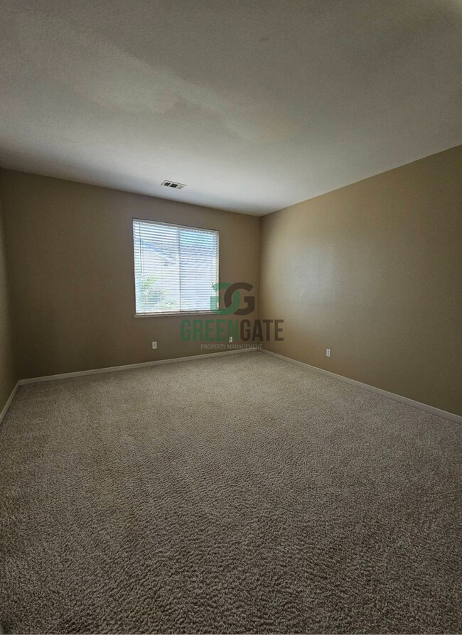 Building Photo - Price Reduced! 4 Bedroom 3 Bath Home is No...