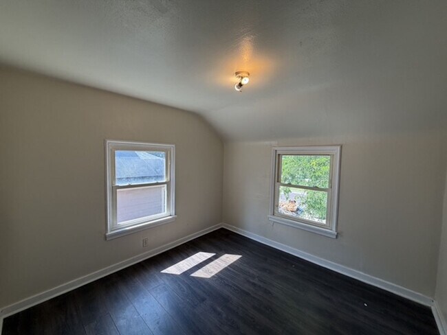 Building Photo - House in Peoria - 2 bedroom, 2 bathroom