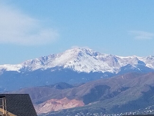 Building Photo - Stunning Flying Horse Patio Home with Stunning Views!!