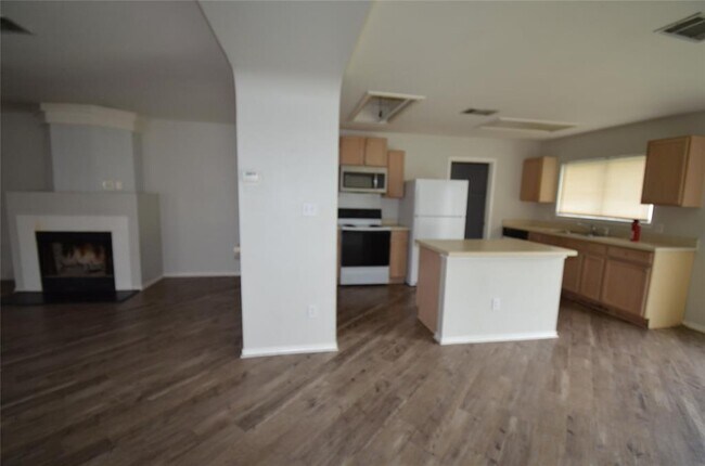 Building Photo - 12724 Bartholdi St