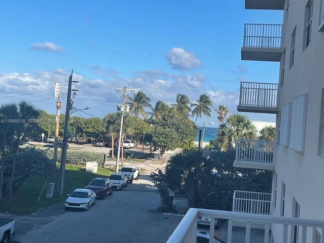 Building Photo - 1401 S Ocean Dr