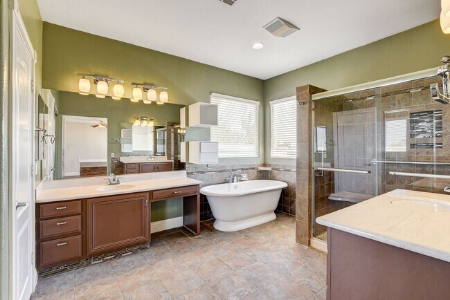 Building Photo - Stunning Summerlin Pool Home!