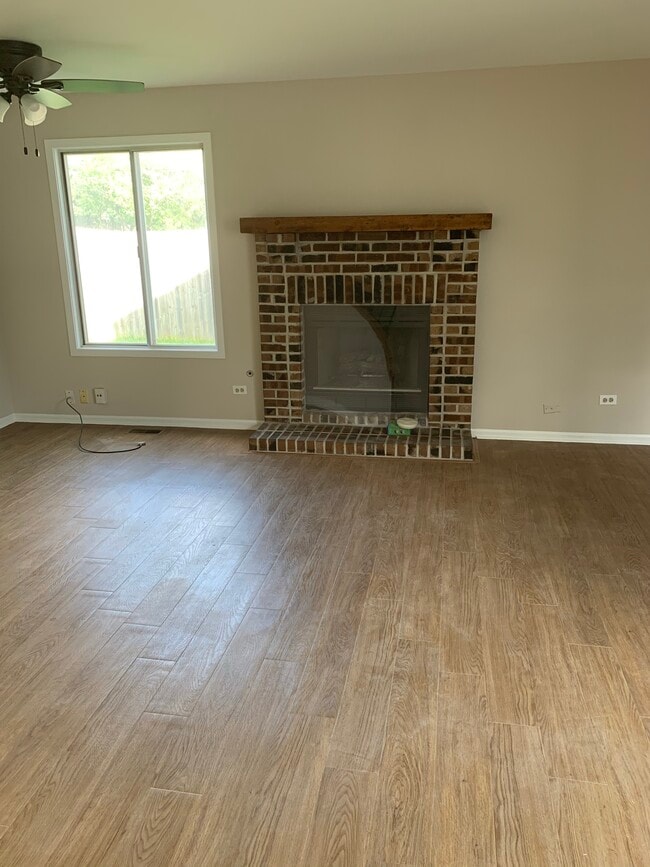 Building Photo - 735 Clearwood Ct