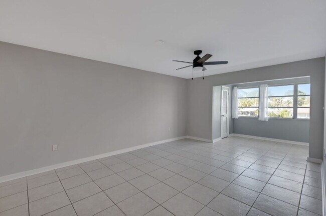 Building Photo - "Charming Coastal Retreat: Cozy 1-Bedroom ...