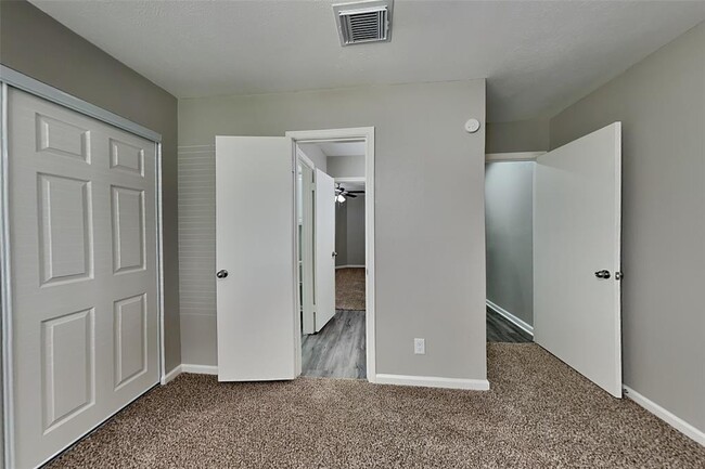 Building Photo - 8607 Pines Pl Dr