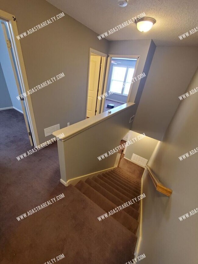 Building Photo - Beautiful Updated Townhome in Downtown KCK-Coming SOON!!