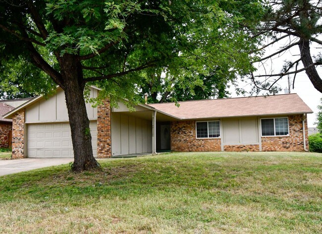 Primary Photo - 4-Bed, 2-Bath Home in Broken Arrow Schools...