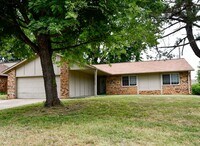 Building Photo - 4-Bed, 2-Bath Home in Broken Arrow Schools...