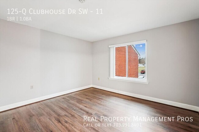 Building Photo - 125 Clubhouse Dr SW