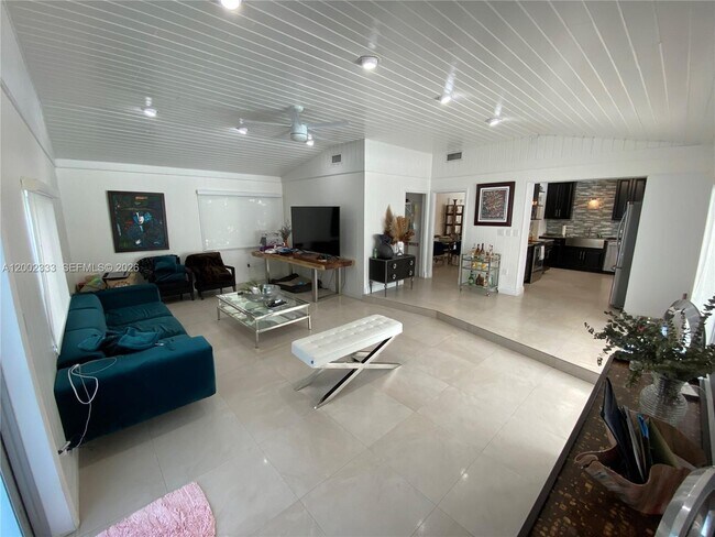 Building Photo - 9840 SW 69th Ave