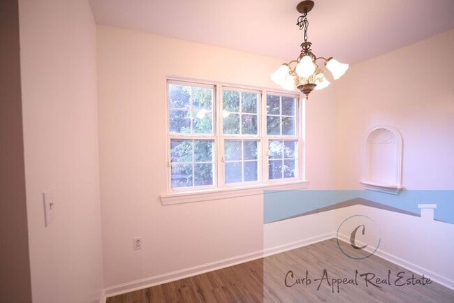 Building Photo - First month move in special $900!! Beautiful 3-bed, 2 bath condo with fireplace, 2-car garage - i...