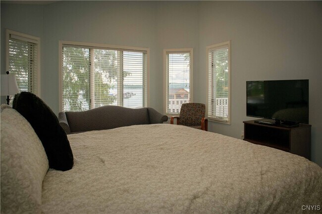 Building Photo - 1916 W Lake Rd