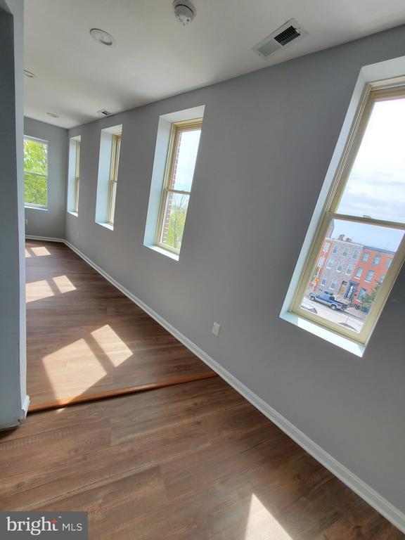 Building Photo - 27 S Fulton Ave