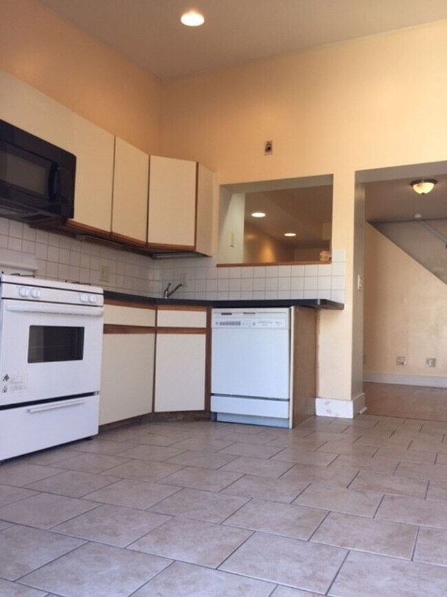 Building Photo - 2 bed 1 bath