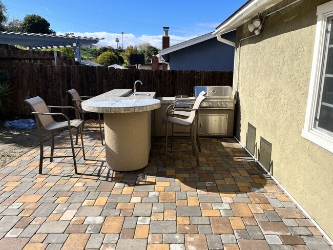 Building Photo - Charming house for rent in Encanto!