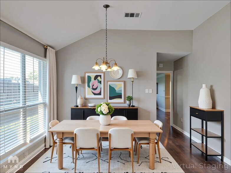 Building Photo - 421 Pin Oak Ln