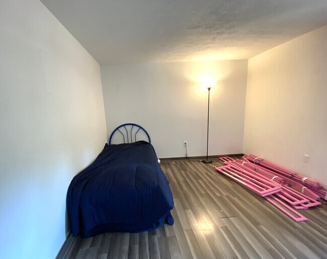 Building Photo - 8 Plaza Village Rd