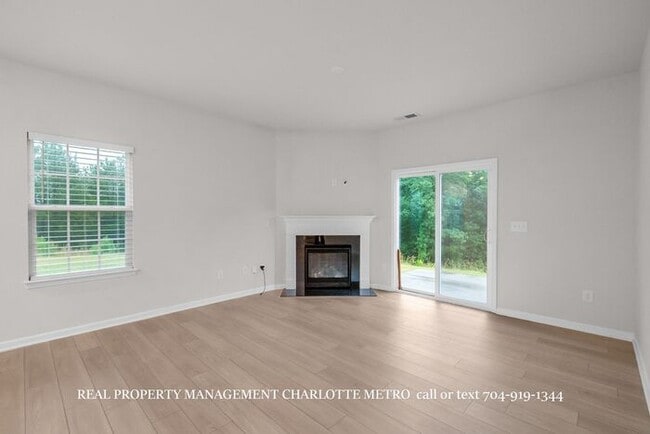 Building Photo - Stunning 4-BR Home on Wooded Cul-De-Sac Lot in Brightwater – Minutes from Rivergate!