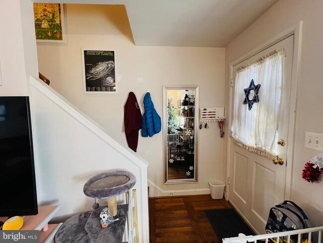 Building Photo - 909 S Irving St