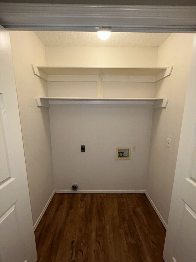 Building Photo - Charming 3-Bed, 2-Bath Home with Garage in...