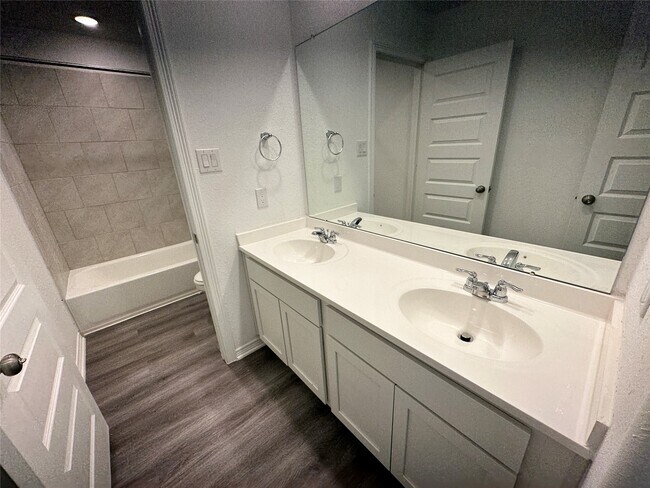 Building Photo - 16622 Moss Ln