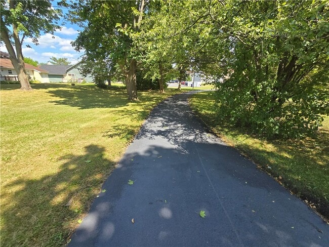 Building Photo - 237 Countess Dr