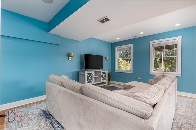 Building Photo - 7 Windward Way