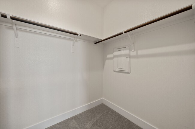 Building Photo - 219 Pinnacle Ln