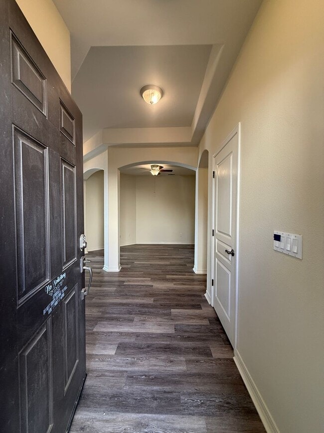 Building Photo - Beautiful Bradley Square Single Story Home With Easy Access to Shopping/101 Frwy