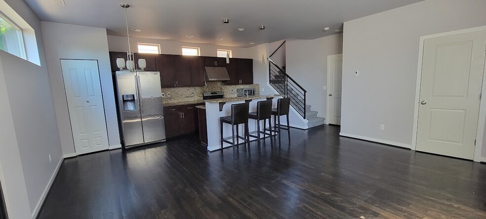 Building Photo - 15808 14th Ave W